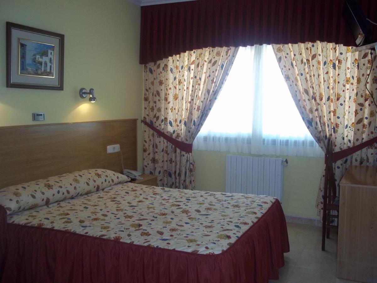 Hotel Suiza Arzúa Buitenkant foto